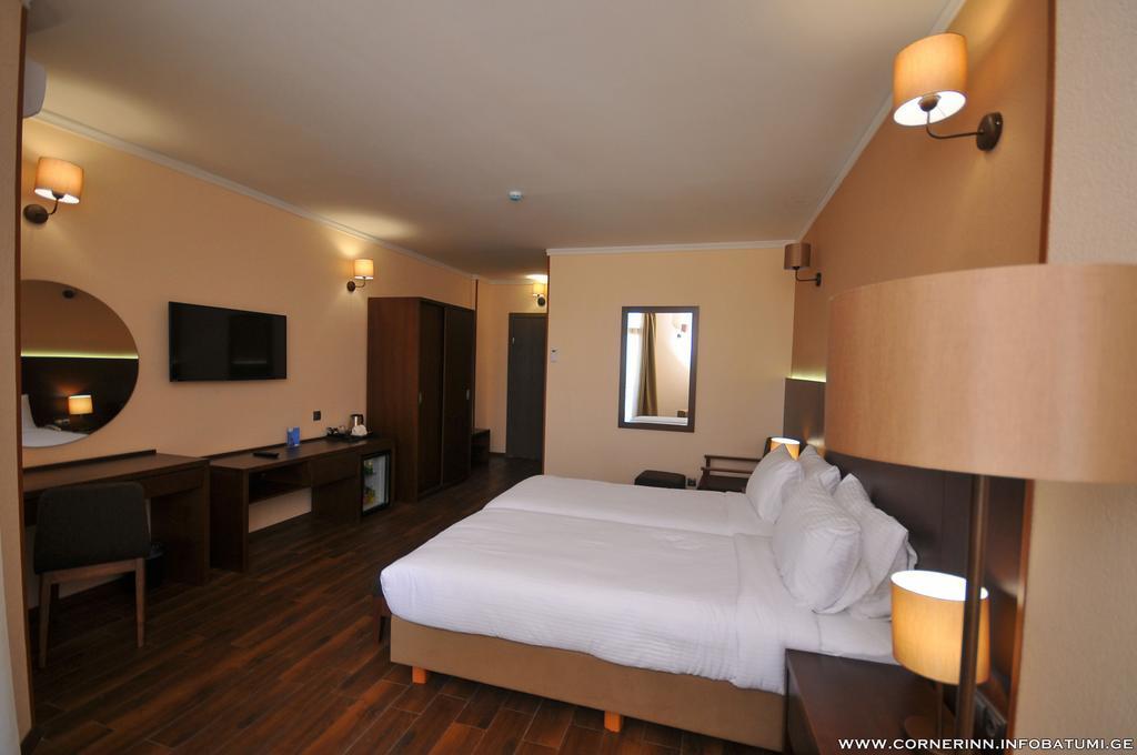 Hotel Corner Inn บาทูมิ ภายนอก รูปภาพ